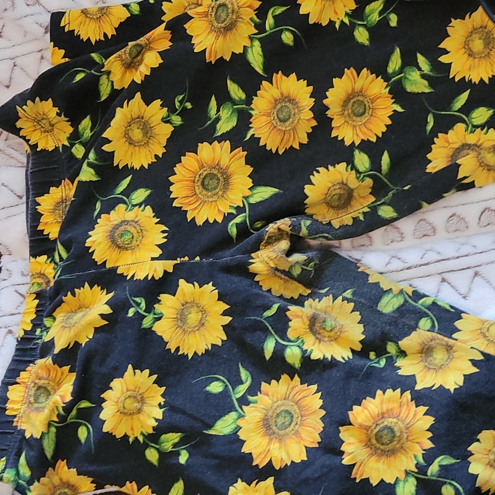 5 for $25 No Boundaries Sunflower Leggings